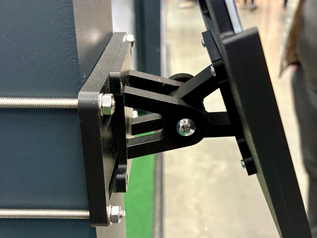 Prospekthalter mit Winkelverstellung